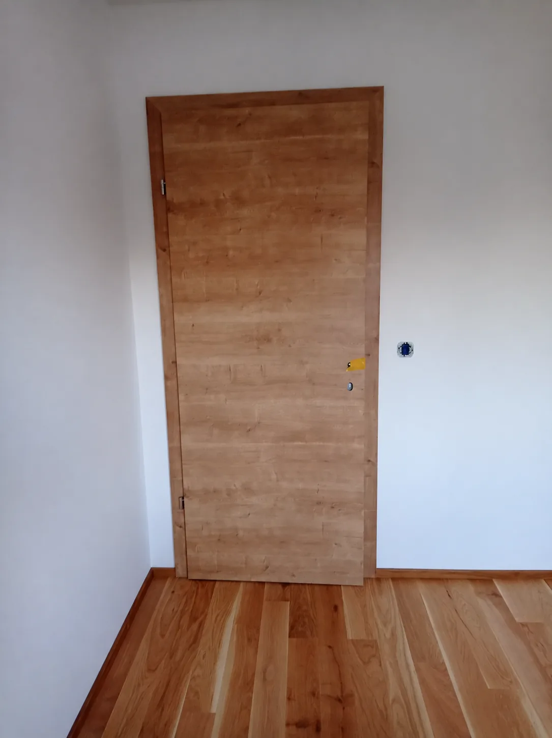 Passend eingebaute Innentür in Holzoptik
